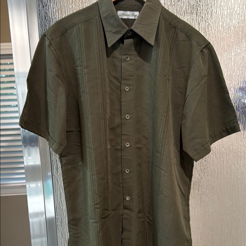 Men's Olive Green Short Sleeve Shirt
